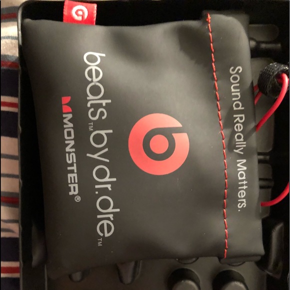 Beats by Dre BRAND NEW NEVER USED - Picture 2 of 3